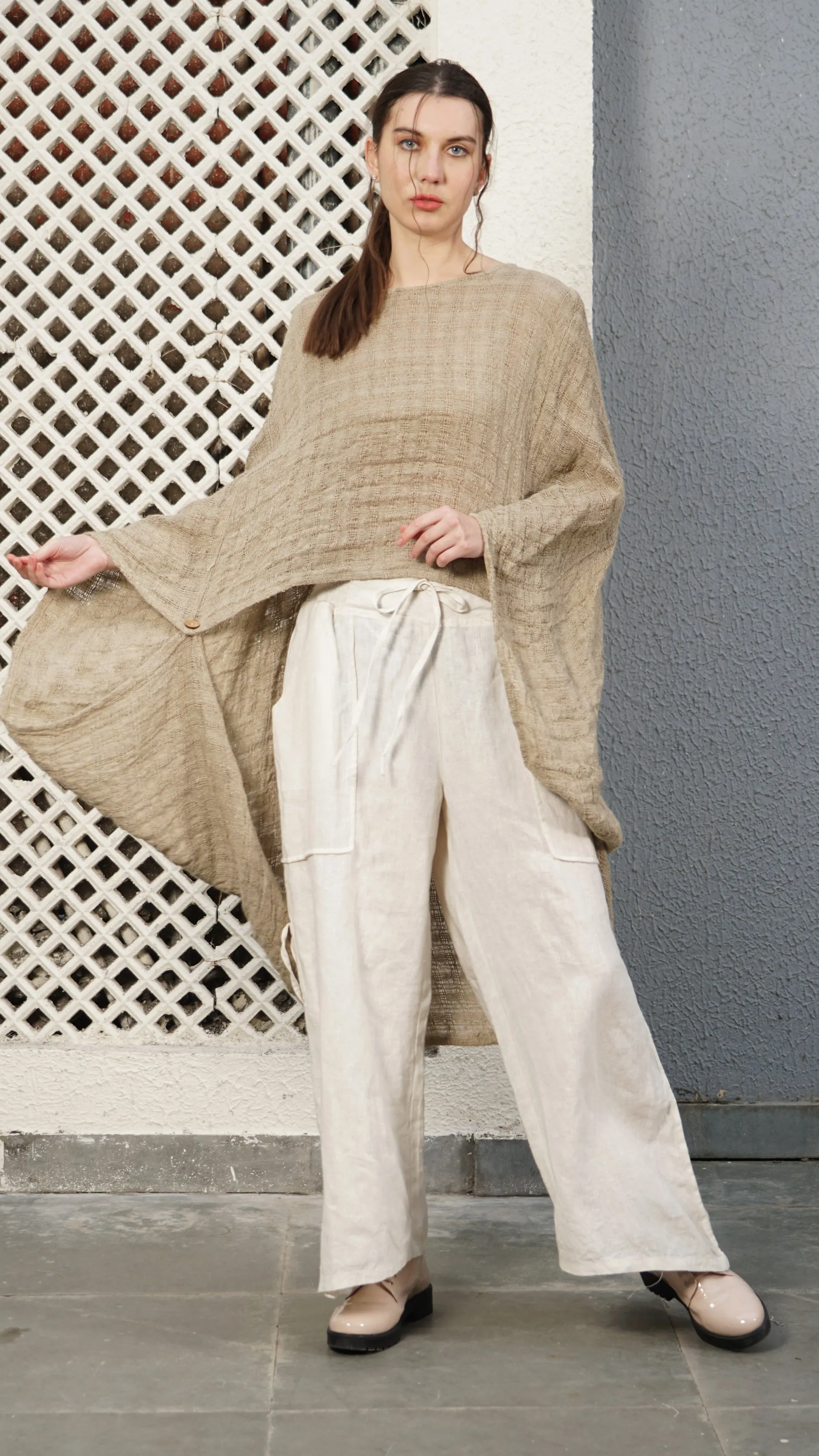 Fox Linen Poncho in Latte