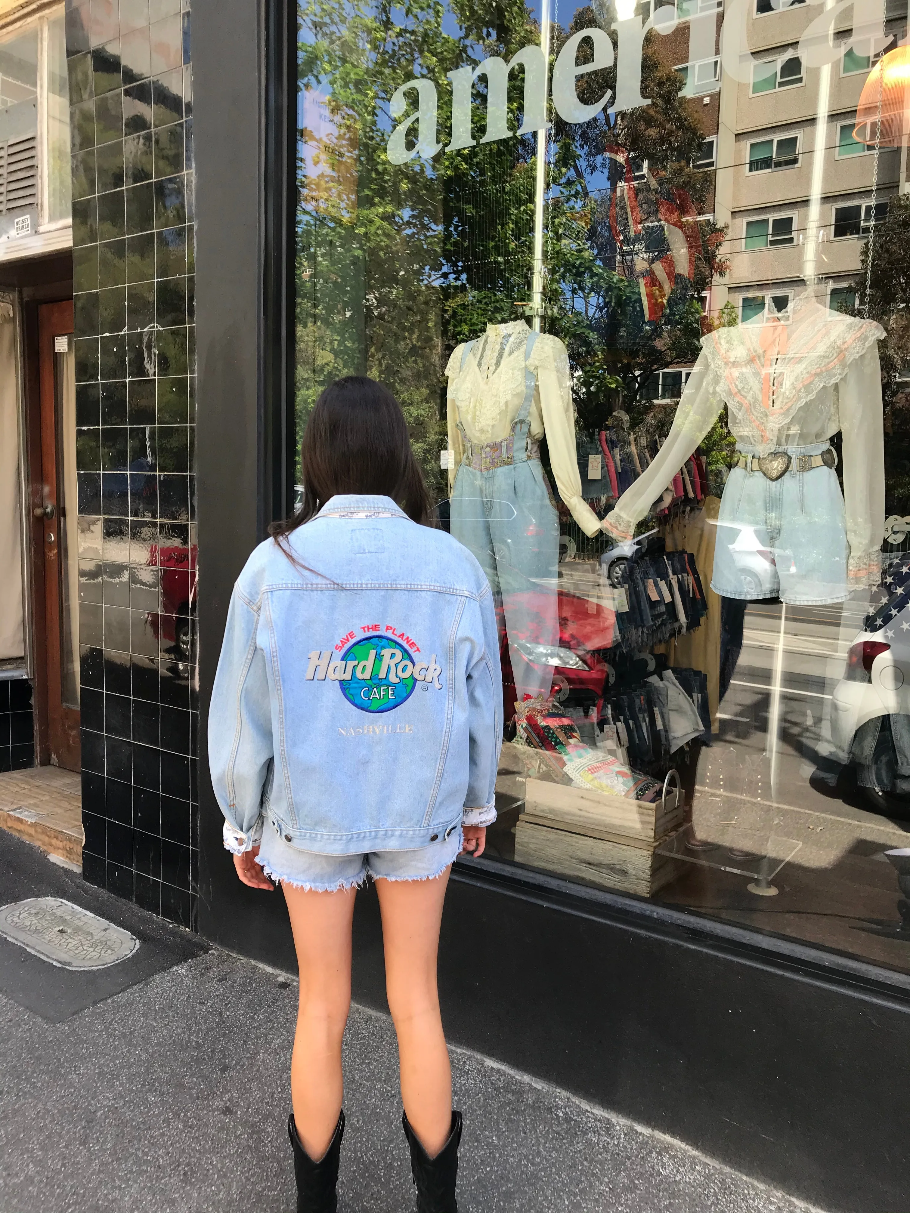 Hard Rock Cafe ®️ Nashville Vintage 90’s Blue Denim Trucker Jacket