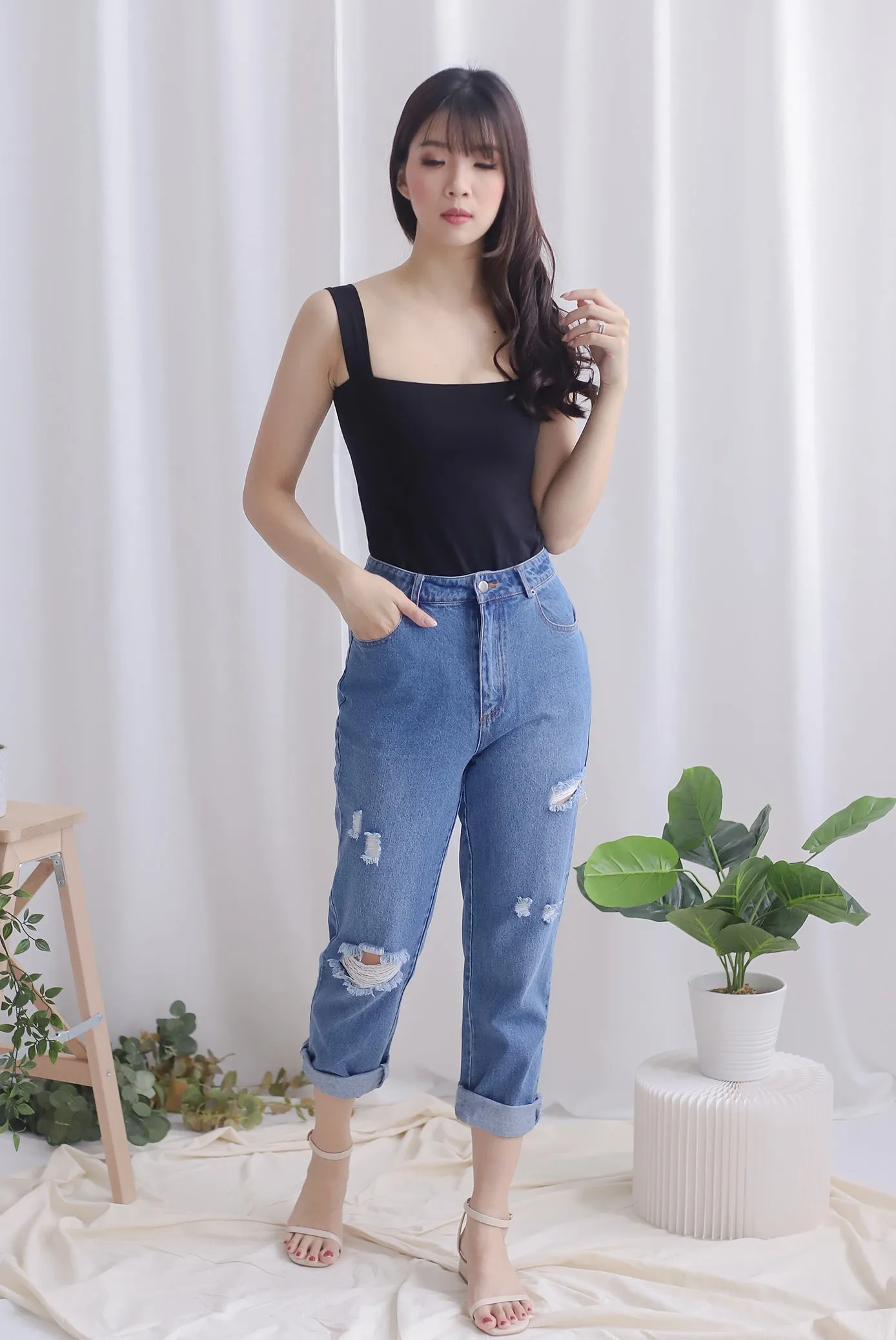 Hera Square Neck Bodysuit In Black