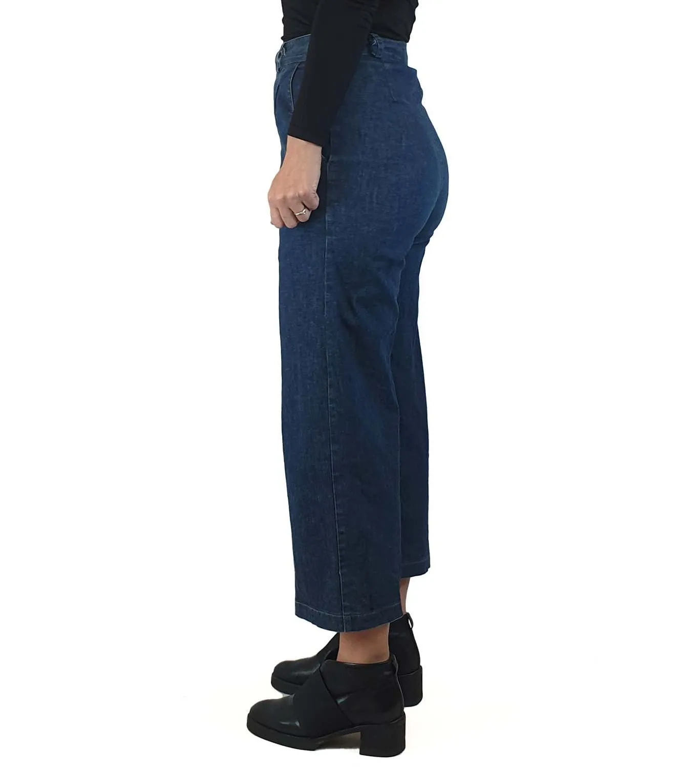 Kuwaii mid denim wide leg jeans size 8