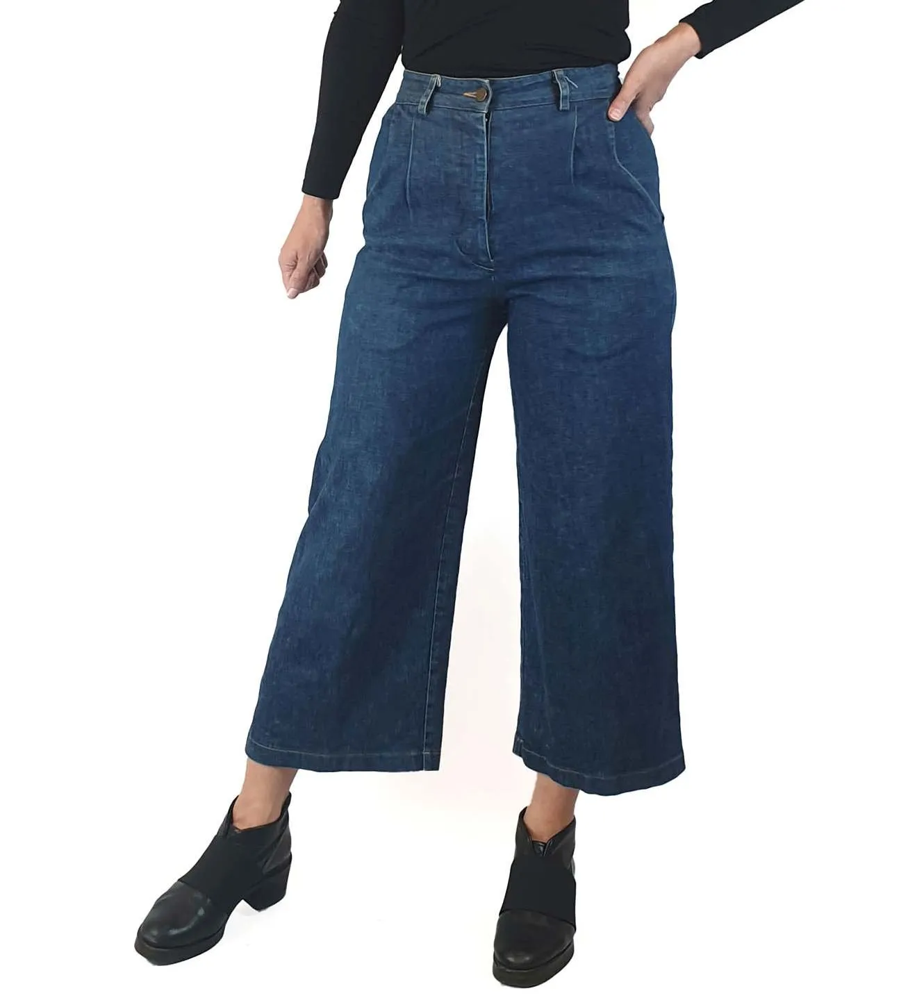 Kuwaii mid denim wide leg jeans size 8