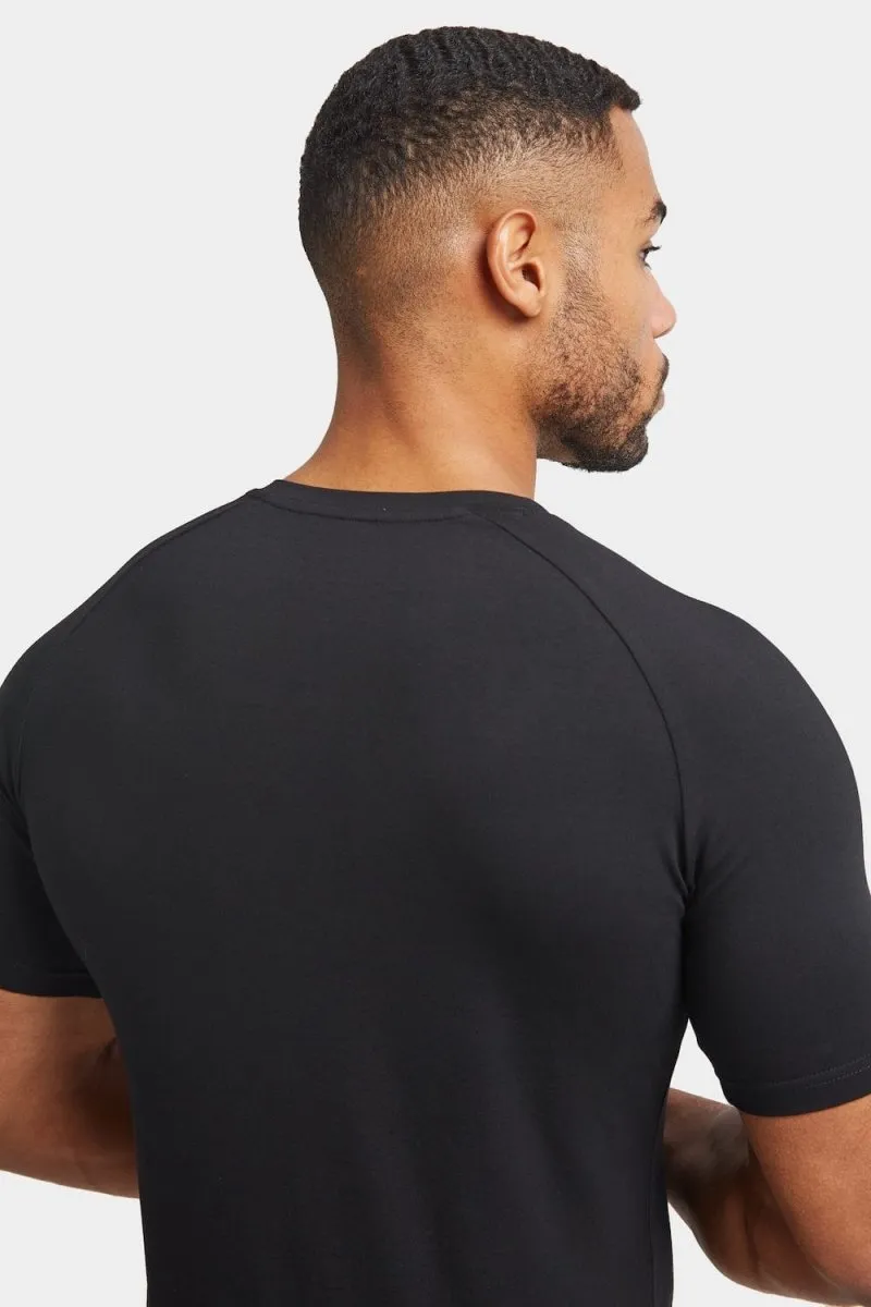 Premium Muscle Fit V-Neck in Black