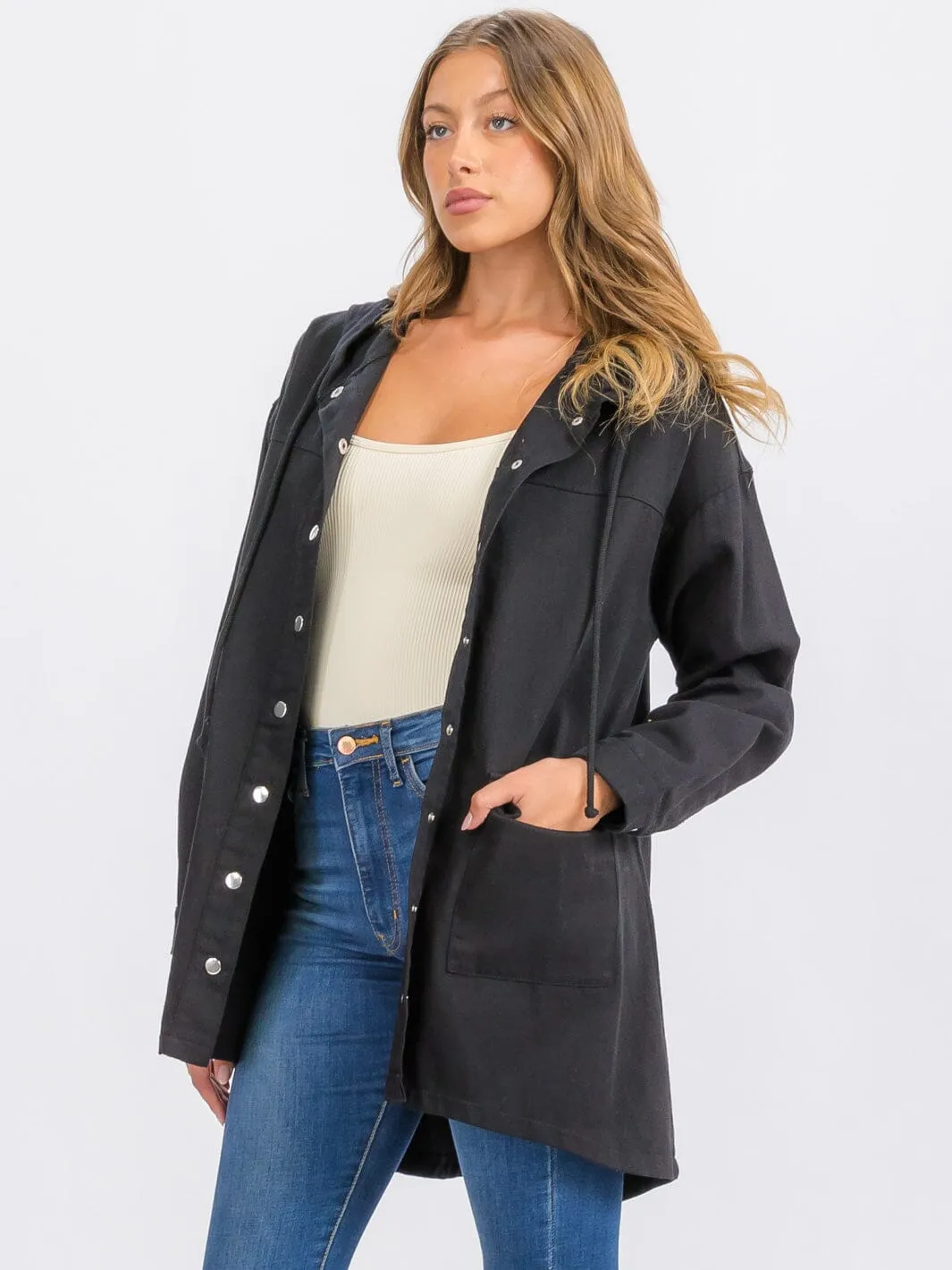 WOMEN'S LONG SLEEVE BUTTON CLOSURE FRONT POCKETS HOODED DENIM JACKET