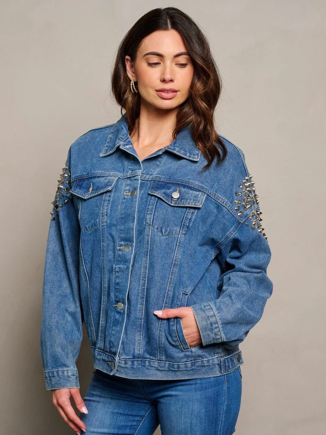 WOMEN'S LONG SLEEVE BUTTON CLOSURE POCKETS DETAILED DENIM JACKET