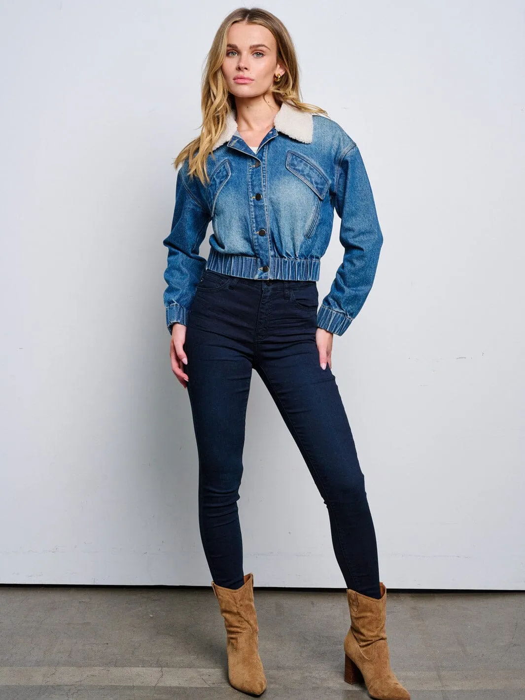 WOMEN'S LONG SLEEVE BUTTON CLOSURE SHERPA COLLAR DENIM JACKET
