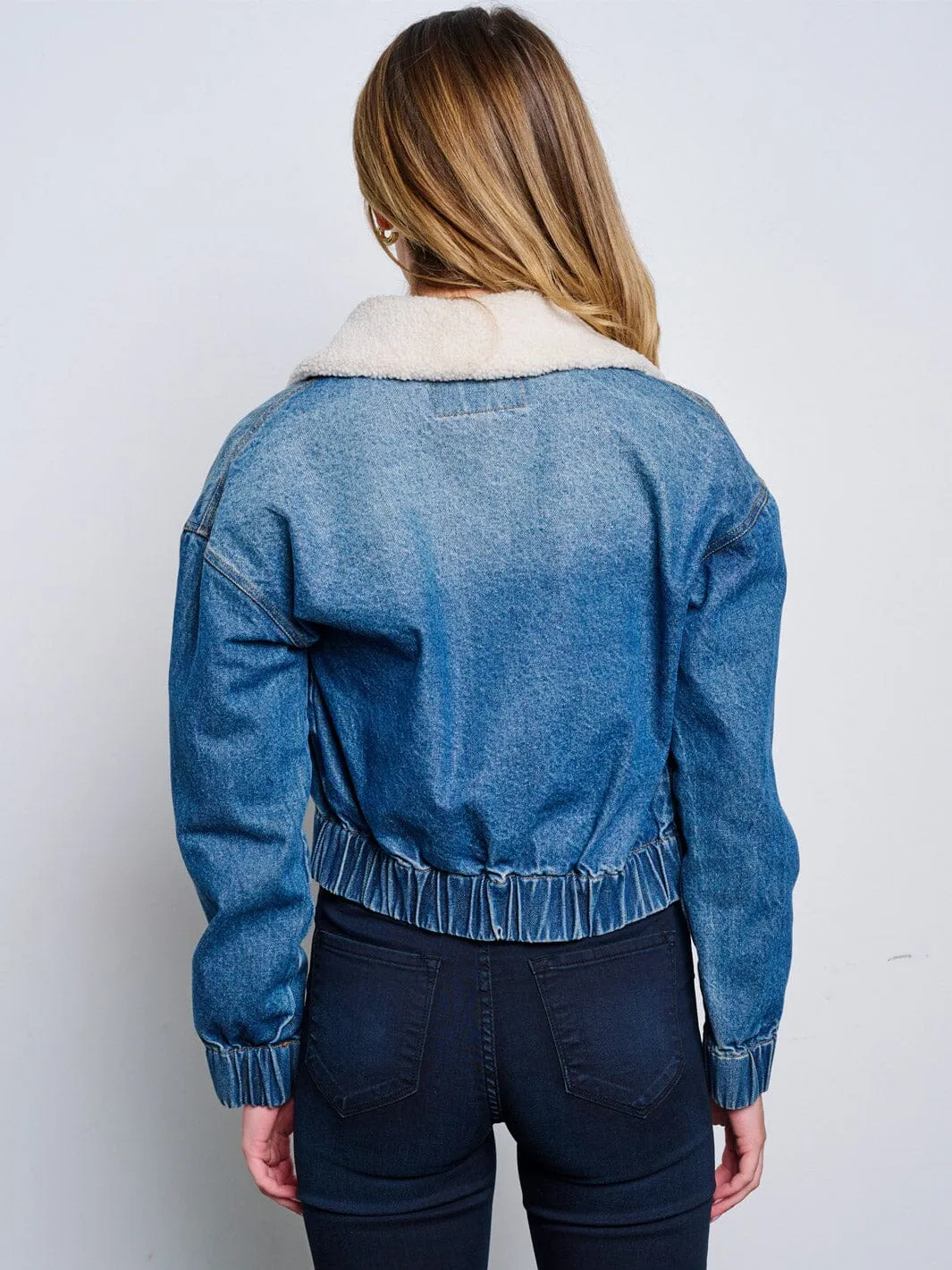 WOMEN'S LONG SLEEVE BUTTON CLOSURE SHERPA COLLAR DENIM JACKET