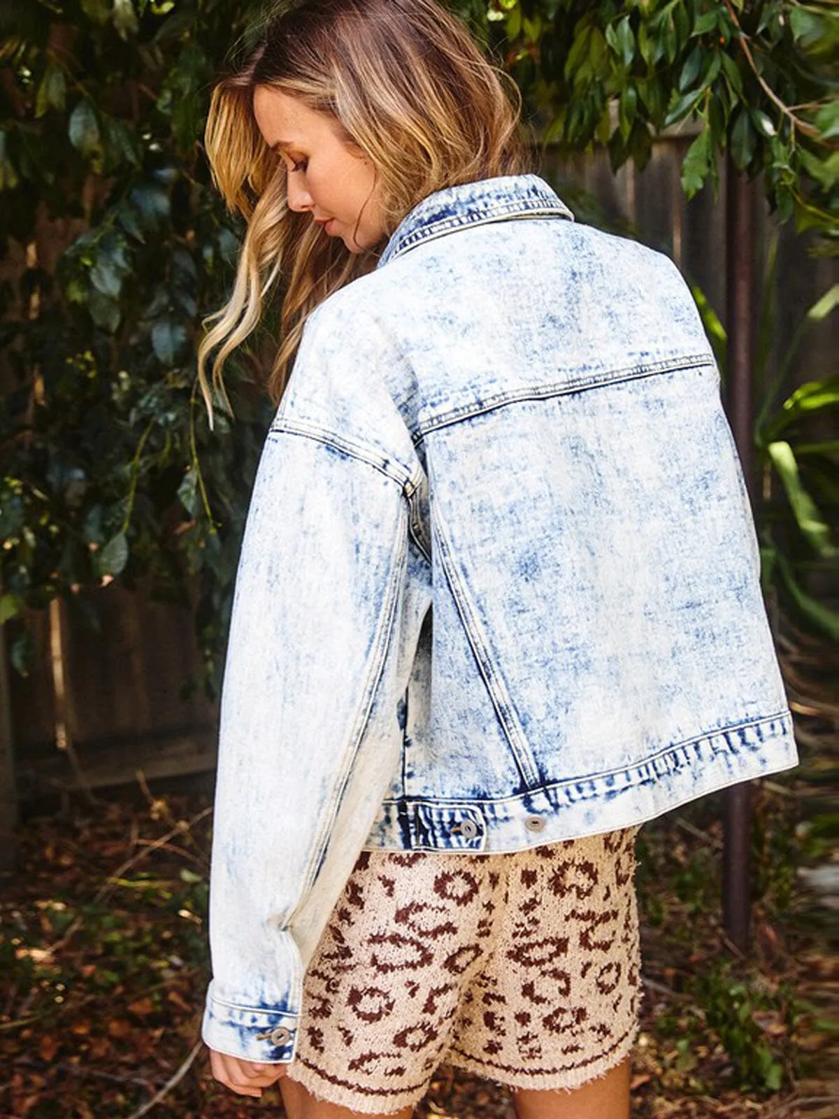 WOMEN'S LONG SLEEVE BUTTON UP DENIM WASHED JACKET