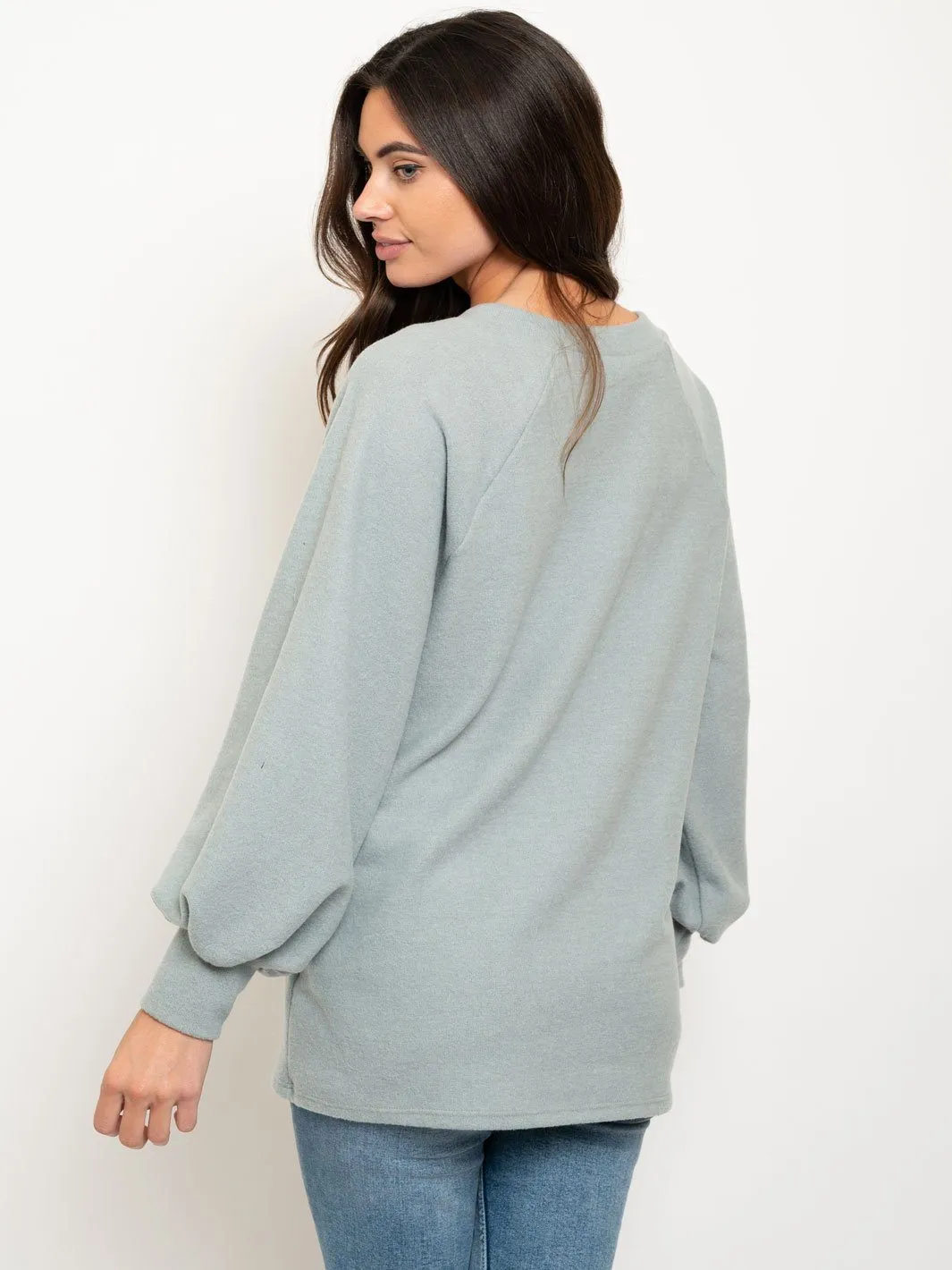 WOMEN'S LONG SLEEVE V-NECK  TOP