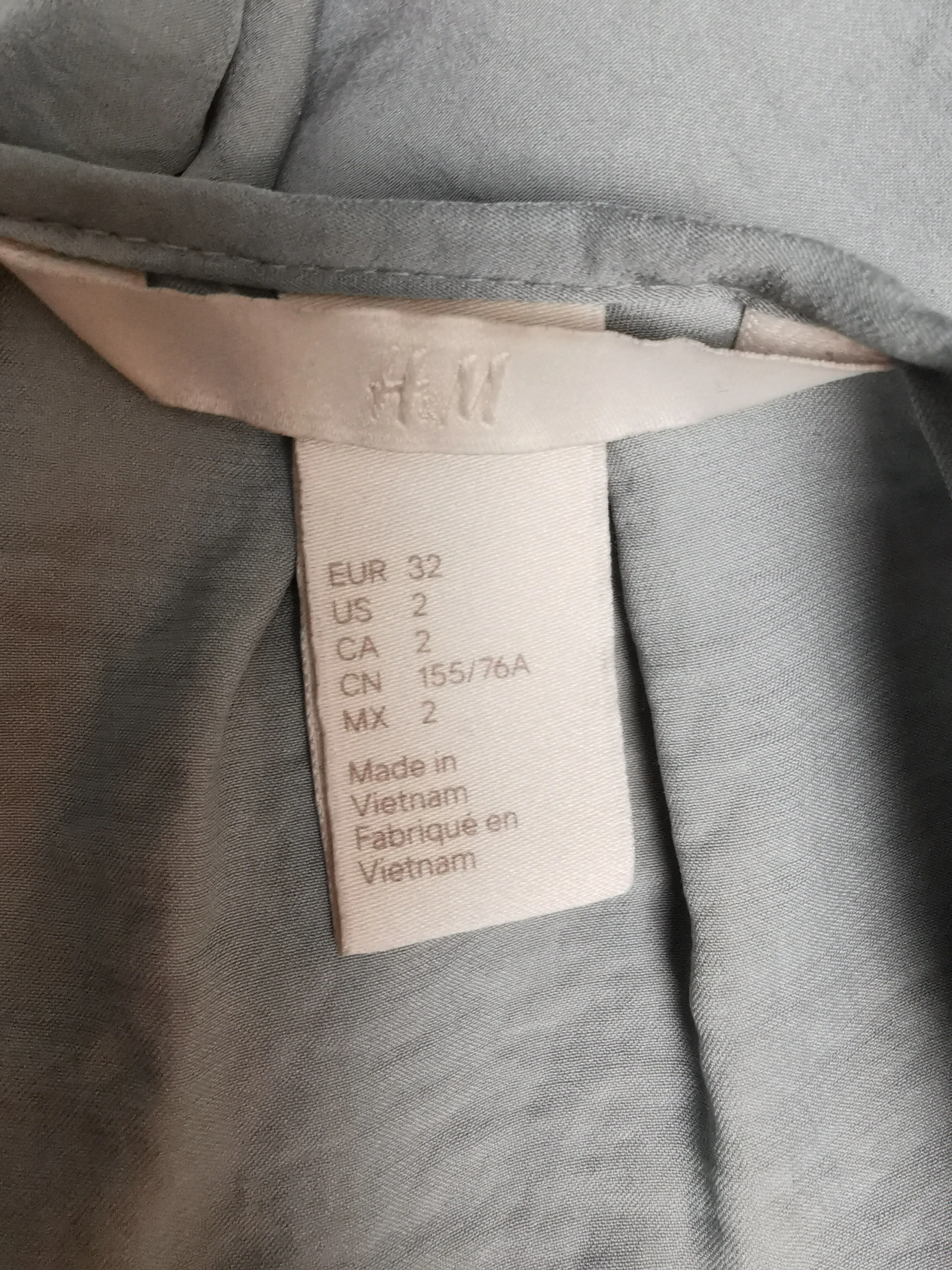 WOMENS SIZE 2 - H&M Silky Soft Dress Top, Cap Sleeves, V-Neck VGUC B5